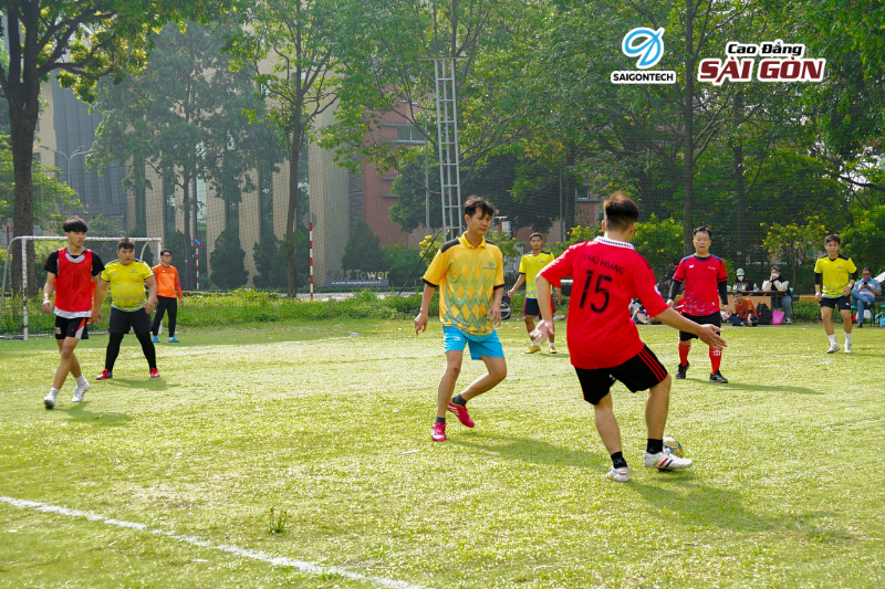 Trận đấu chung kết giải bóng đá Futsal đã diễn ra vô cùng kịch tính và hấp dẫn trên sân cỏ Cao đẳng Sài Gòn