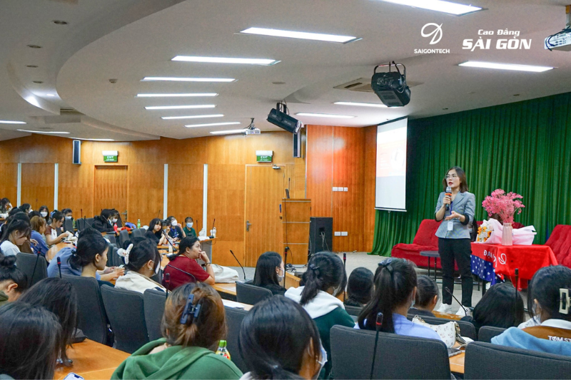 Hình 2: Cao đẳng Sài Gòn thường xuyên tổ chức các workshop về kỹ năng mềm, tư vấn và hướng nghiệp cho sinh viên