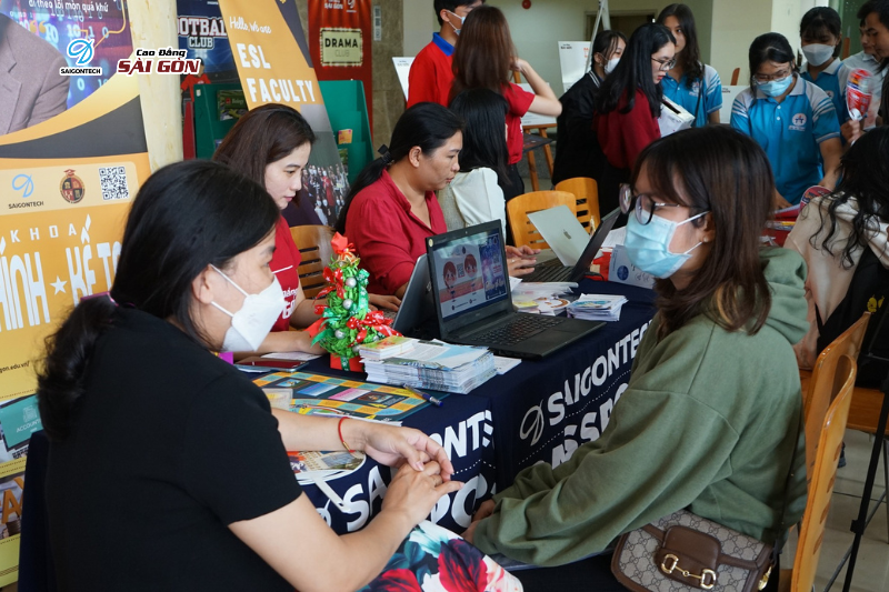 Chương trình "Một ngày làm sinh viên Cao đẳng Sài Gòn" được học sinh THPT hưởng ứng mạnh mẽ Chương trình "Một ngày làm sinh viên Cao đẳng Sài Gòn" được học sinh THPT hưởng ứng mạnh mẽ