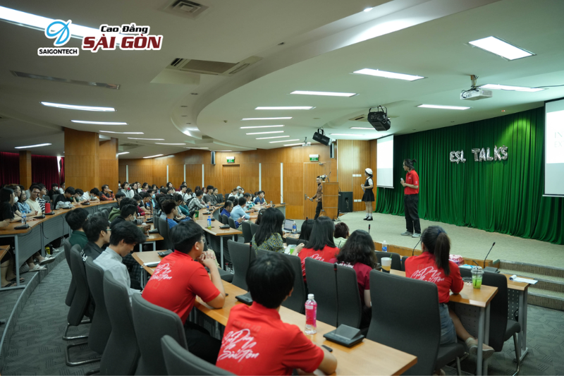 Sinh viên Cao đẳng Sài Gòn được học tập và trau dồi các kỹ năng dưới nhiều hình thức như: Tham gia câu lạc bộ, workshop chuyên đề, minigame...