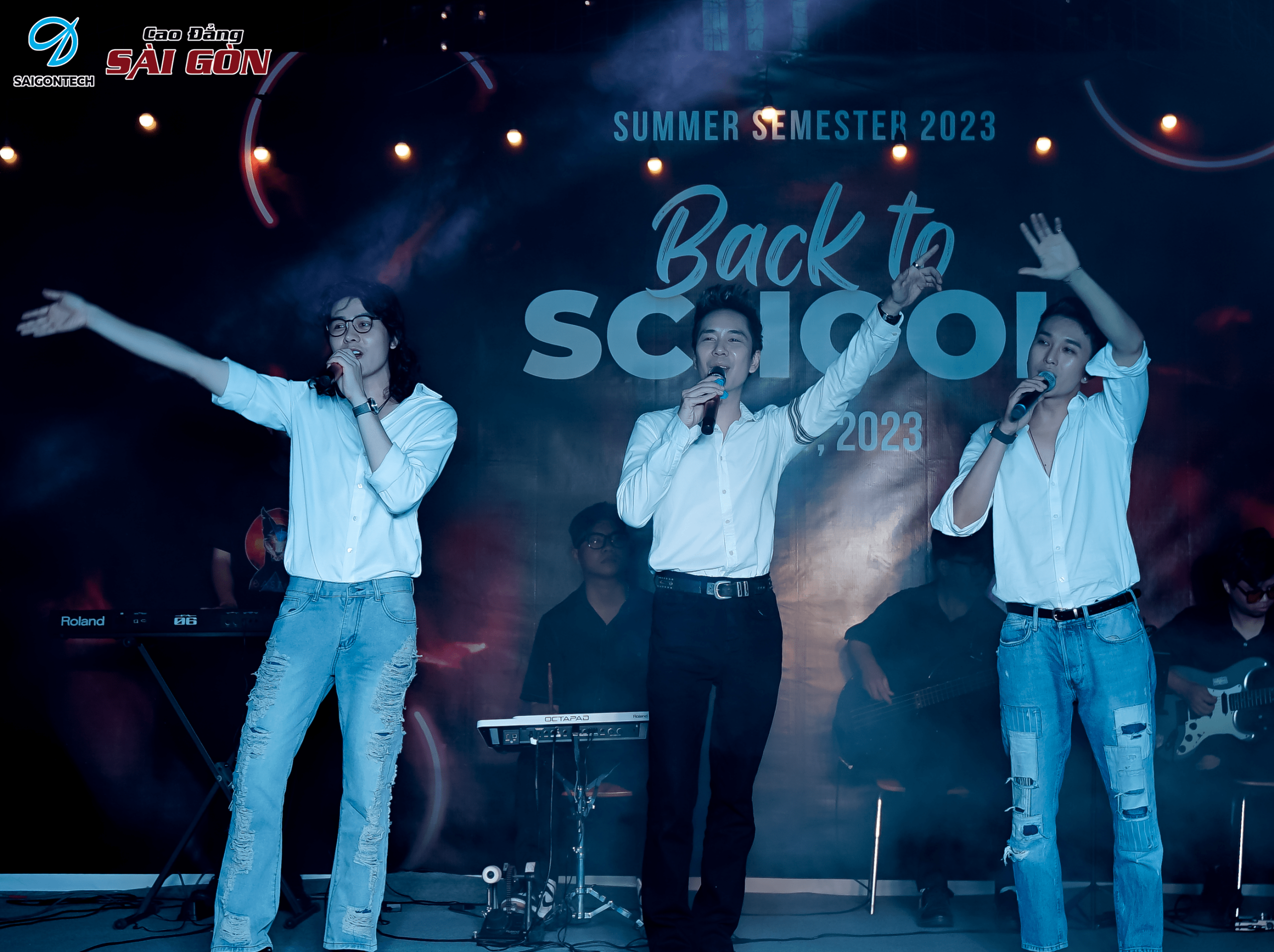 SaigonTech by Night nằm trong khuôn khổ chương trình "Wellcome back to school - Summer Semester 2023" với sự hiện diện của dàn khách mời: Hamlet Trương, nhóm nhạc Nam Daband, Migaway Band... Những khúc ca ngọt ngào, sâu lắng cũng đã được mang đến và phục vụ những tâm hồn yêu âm nhạc tại Cao đẳng Sài Gòn.