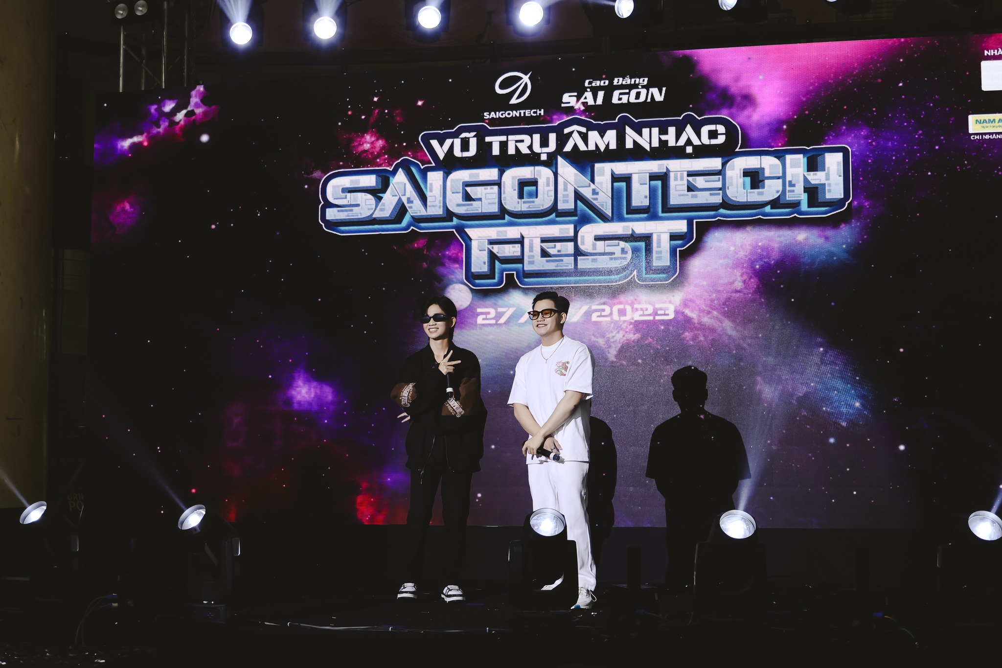 Duy Khương và Nam Bảo khuấy đảo sân khấu SaigonTech Fest Duy Khương và Nam Bảo khuấy đảo sân khấu SaigonTech Fest