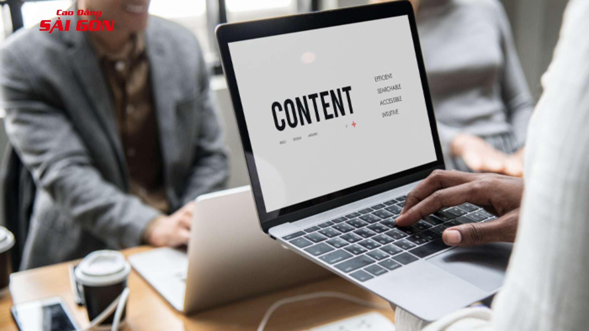Học ngành Marketing ra trường có thể kím việc làm ngay như viết content, chạy ads, tối ưu hóa công cụ tìm kiếm
