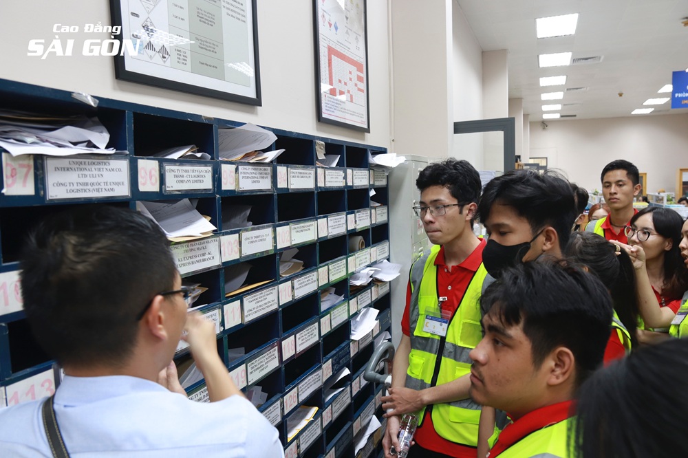 sinh-vien-cao-dang-sai-gon-tham-quan-cang-hang-khong-tan-son-nhat