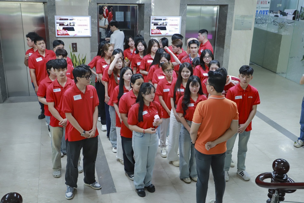 sinh-vien-cao-dang-sai-gon-tham-quan-doanh-nghiep-fpt-telecom