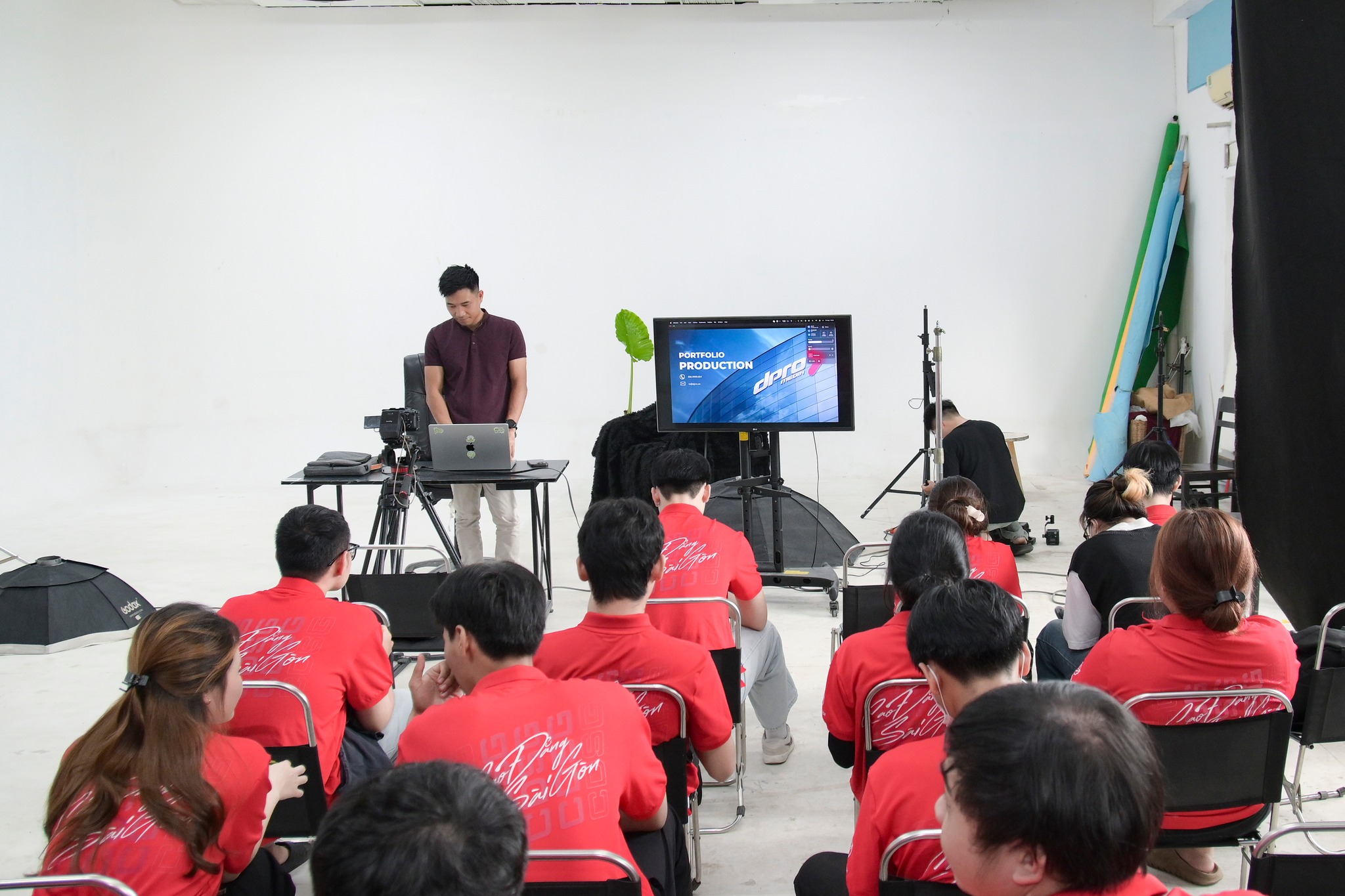 Một ngày “đi thực tế như đi làm thật” tại Fenik Studio