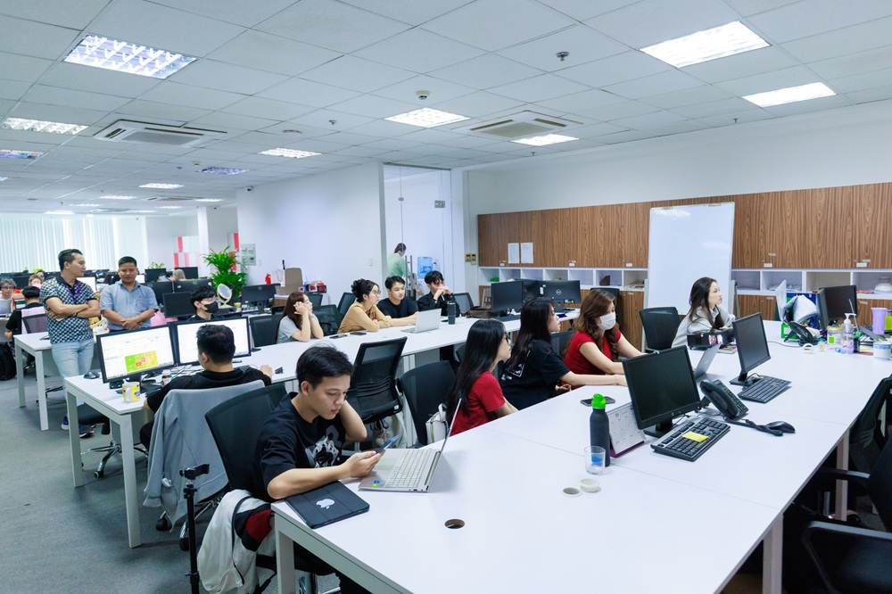 sinh-vien-nganh-tai-chinh-ngan-hang-tham-quan-doanh-nghiep