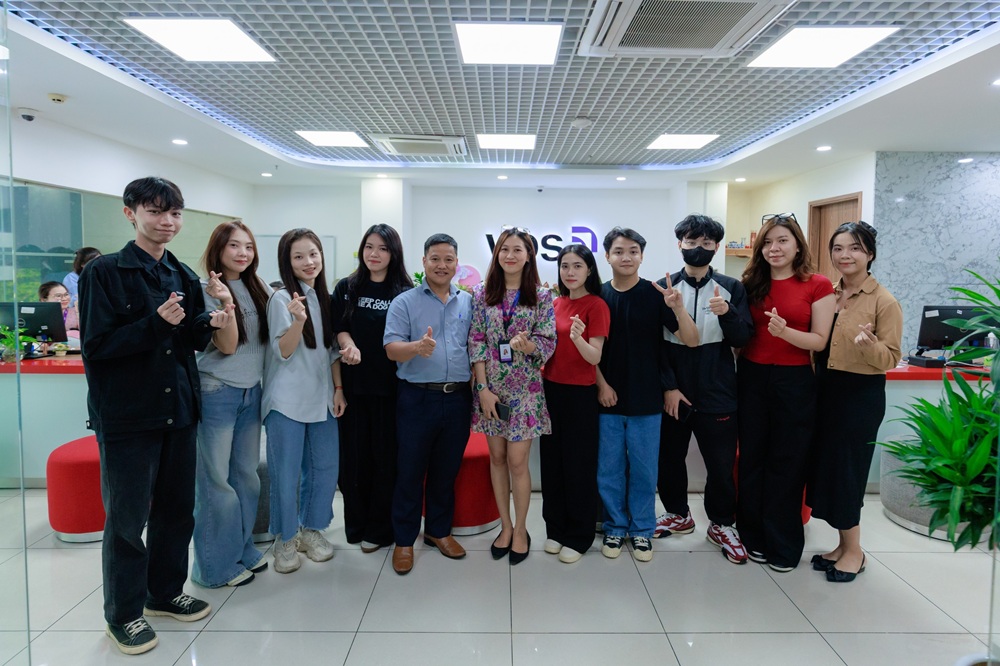 sinh-vien-nganh-tai-chinh-ngan-hang-tham-quan-doanh-nghiep