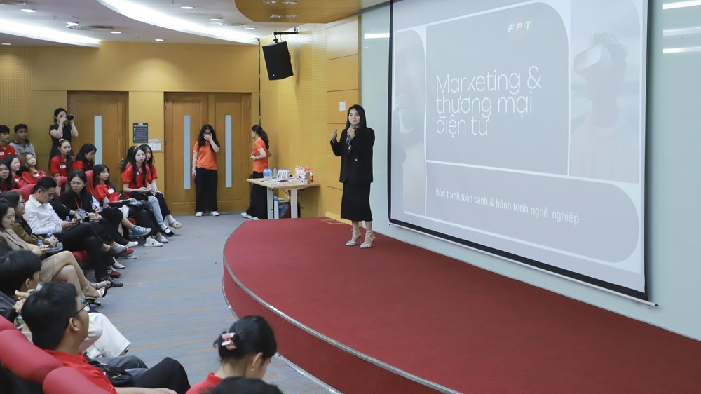 sinh-vien-cao-dang-sai-gon-tham-quan-doanh-nghiep-fpt-telecom