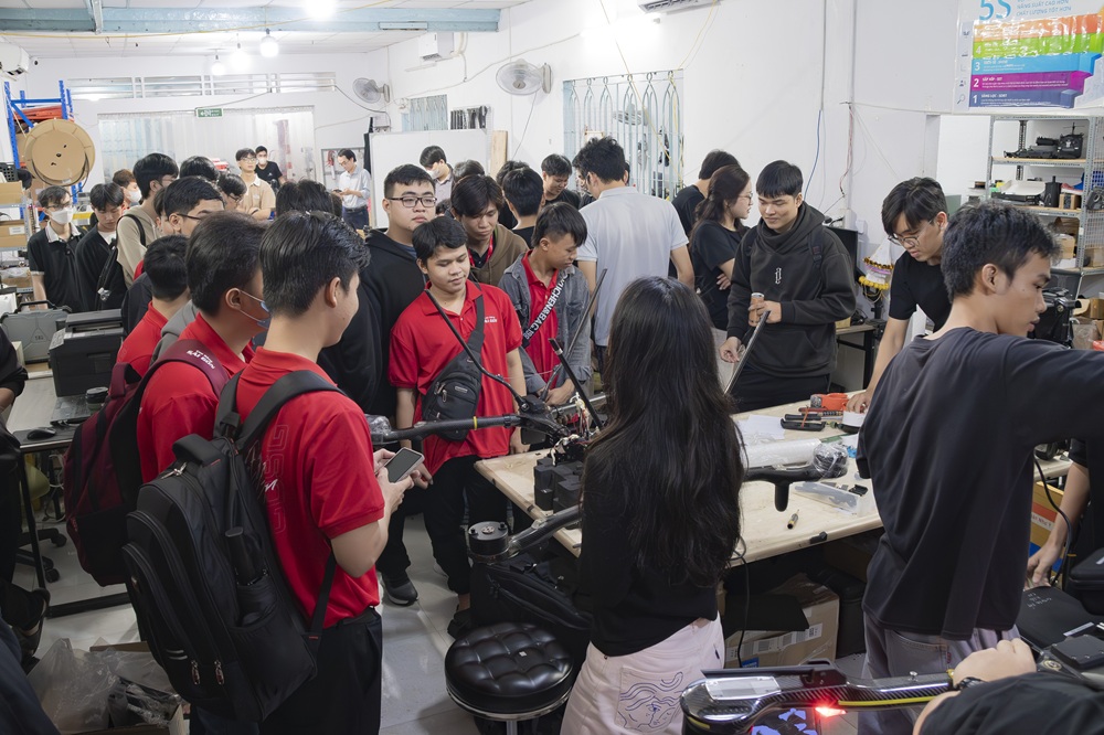sinh-vien-truong-cao-dang-sai-gon-tham-quan-doanh-nghiep-IT