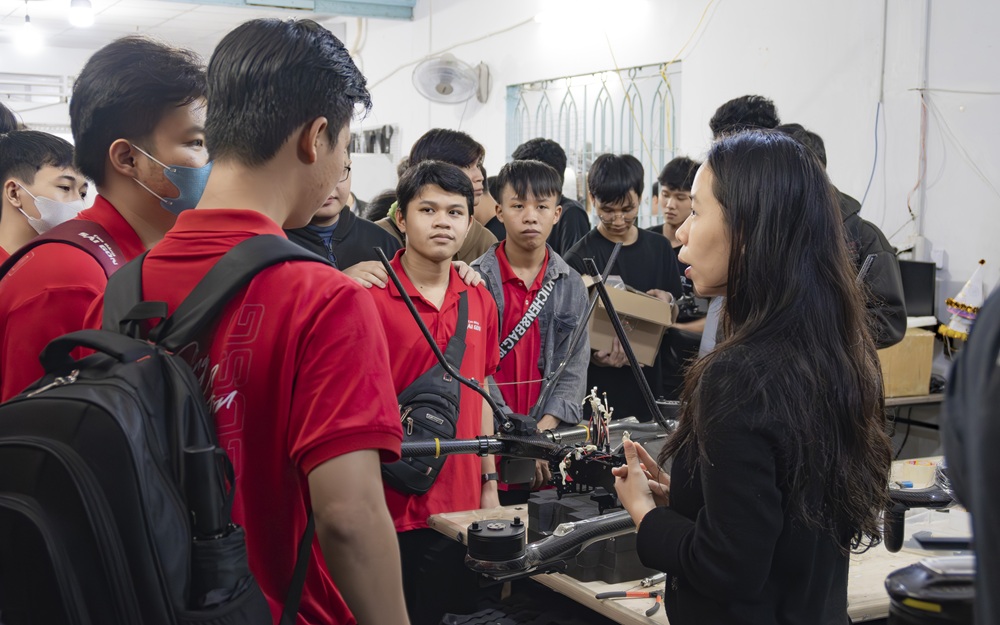 sinh-vien-truong-cao-dang-sai-gon-tham-quan-doanh-nghiep-IT