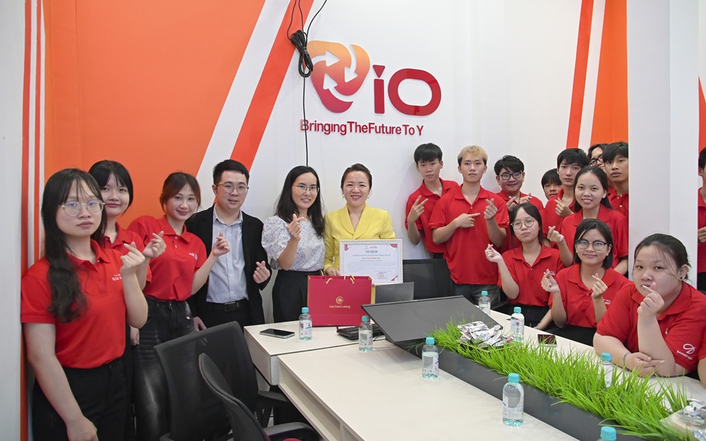 sinh-vien-truong-cao-dang-sai-gon-tham-quan-doanh-nghiep-vio