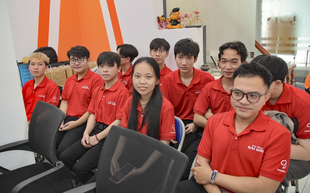 sinh-vien-truong-cao-dang-sai-gon-tham-quan-doanh-nghiep-vio