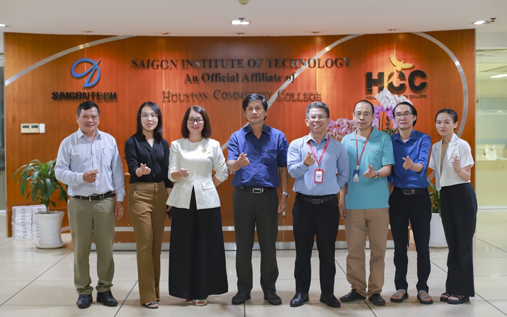 trao đổi hợp tác chiến lược giữa cao đẳng sài gòn và tập đoàn viettel