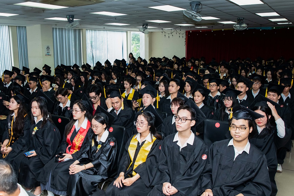 sinh-vien-cao-dang-sai-gon-tot-nghiep-cuoi-khoa