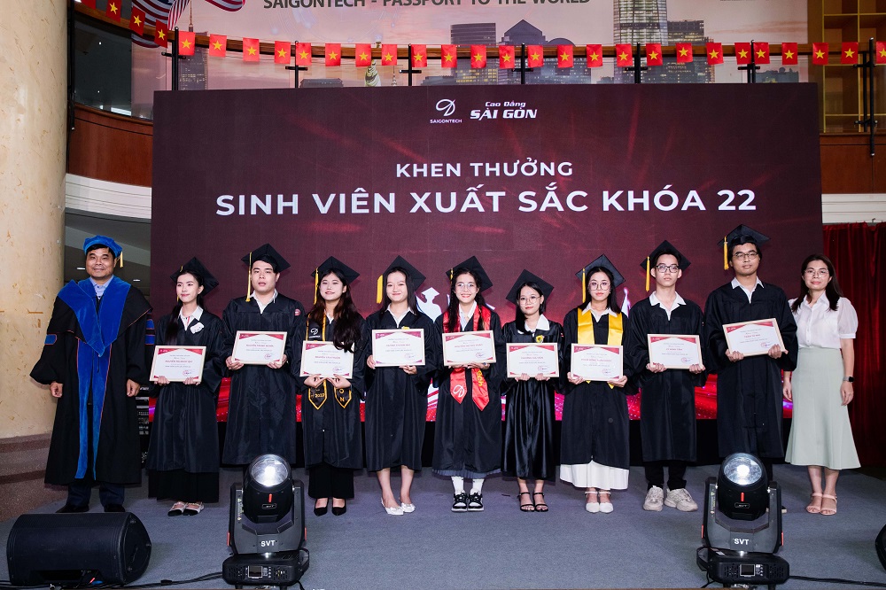 sinh-vien-cao-dang-sai-gon-trong-le-trao-bang-tot-nghiep-cuoi-khoa