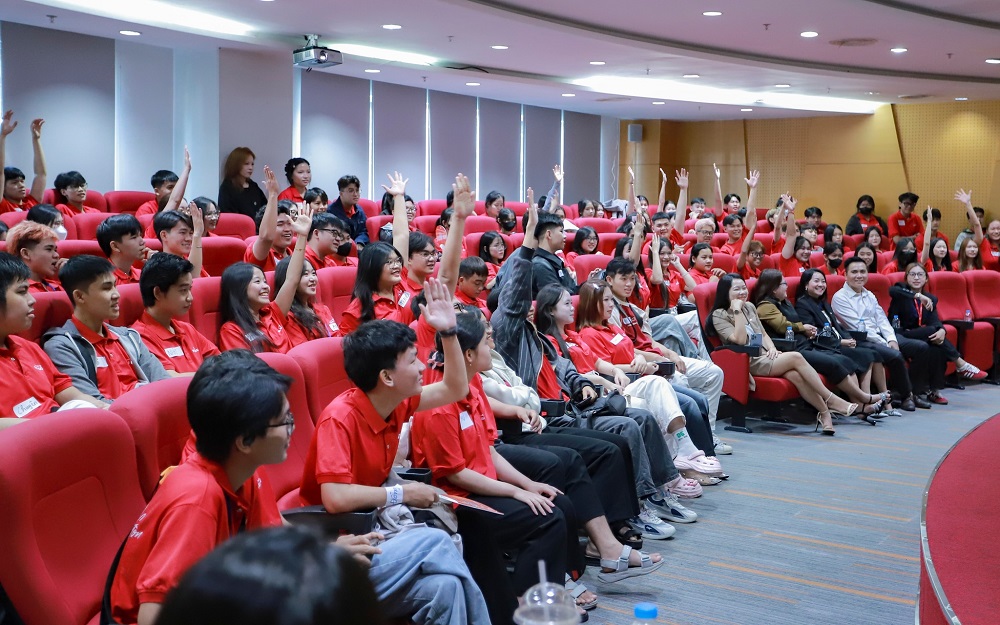 sinh-vien-cao-dang-sai-gon-tham-quan-fpt-telecom