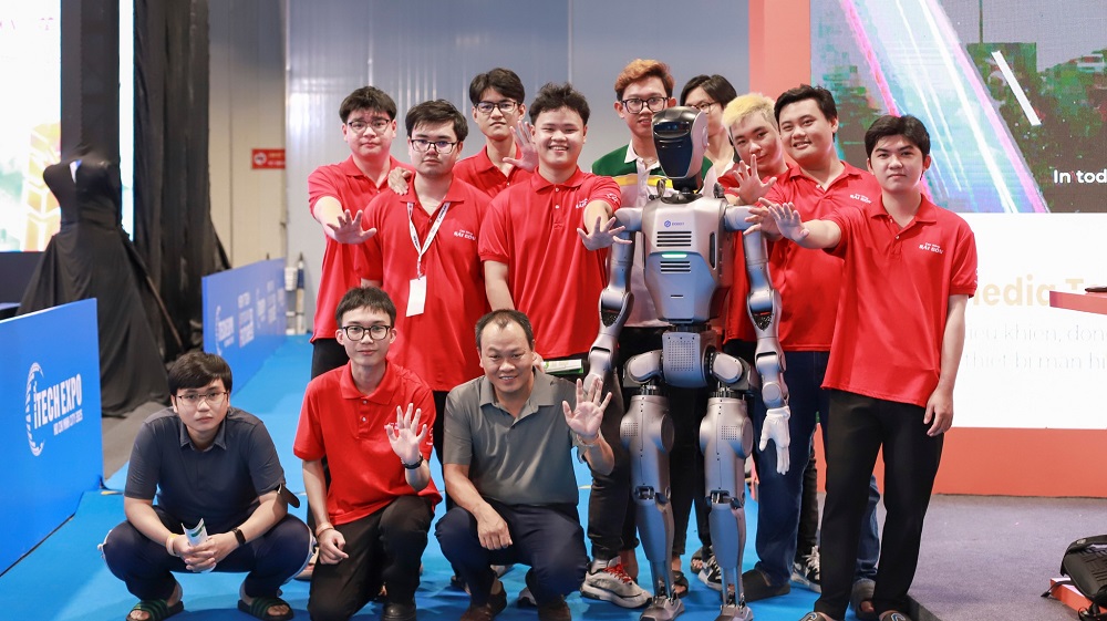 sinh-vien-nganh-cong-nghe-thong-tin-truong-cao-dang-sai-gon-tai-trien-lam-itech-expo