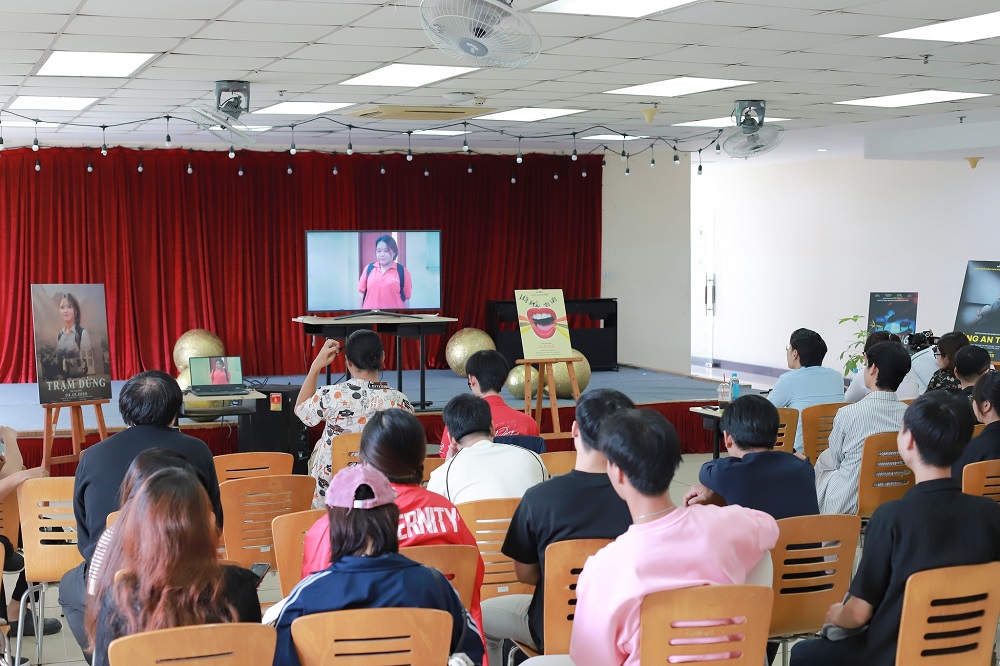 sinh-vien-nganh-do-hoa-da-phuong-tien