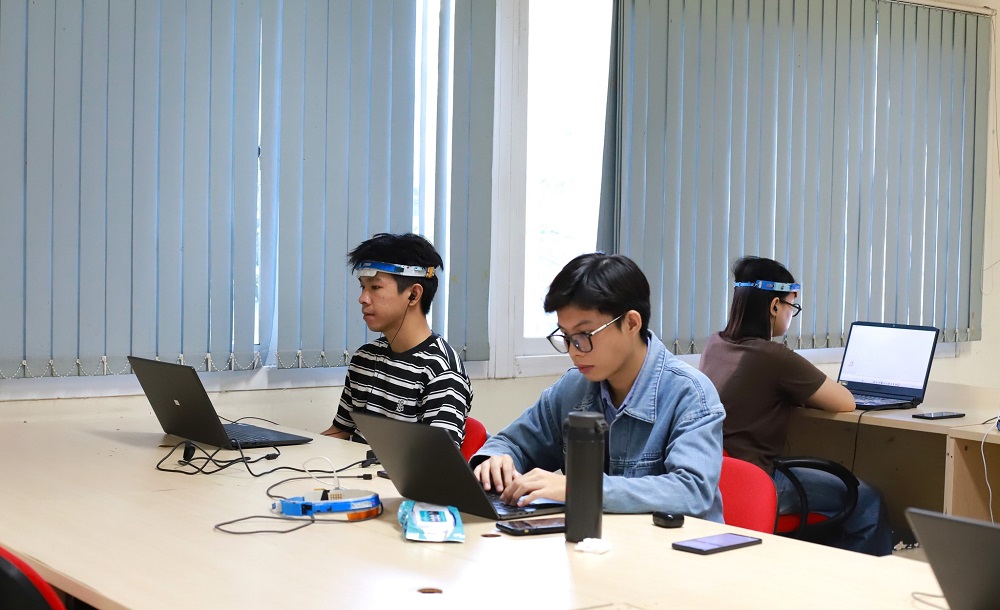 sinh-vien-cao-dang-sai-gon-trai-nghiem-cong-nghe-ai
